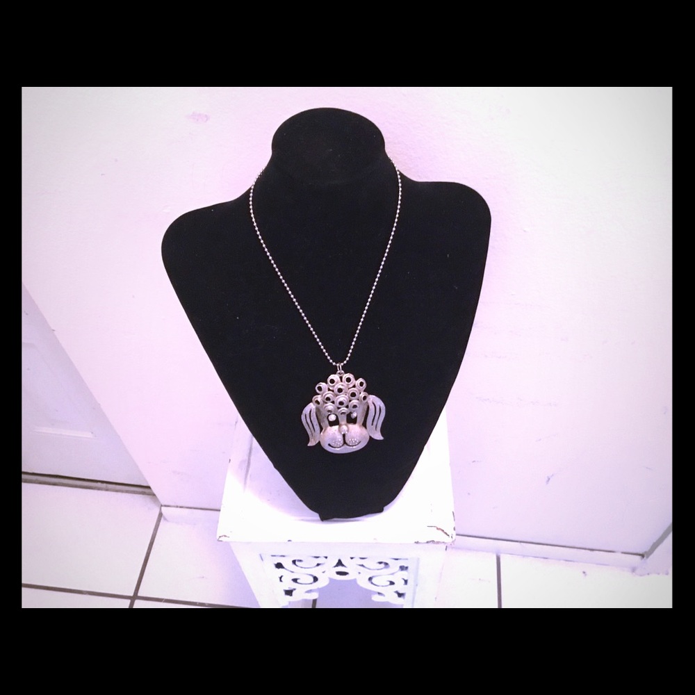 beautiful vintage necklace